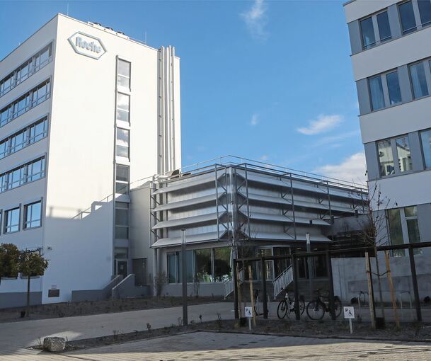 Blick auf den Bürotrakt.