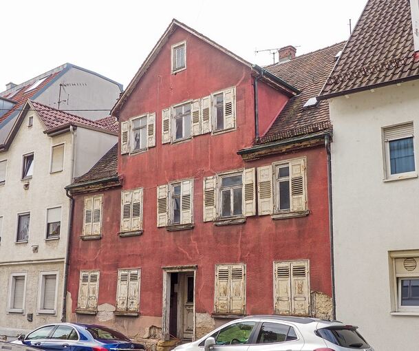 Ein Blick in die Vergangenheit: Das Haus in der Hospitalstraße 29 stammt aus der Mitte des 18. Jahrhunderts. Mittlerweile steht es seit vielen Jahren leer und ist in einem bedauernswerten Zustand. Fotos: Holm Wolschendorf