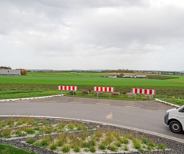 Noch sind hier nur Ackerflächen: Am Kreisverkehr im Osten von Affalterbach soll die Ortsumfahrung andocken. Foto: Holm Wolschendorf