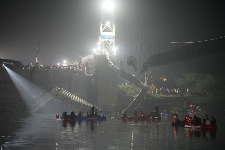 Einsturz einer Hängebrücke in Indien
