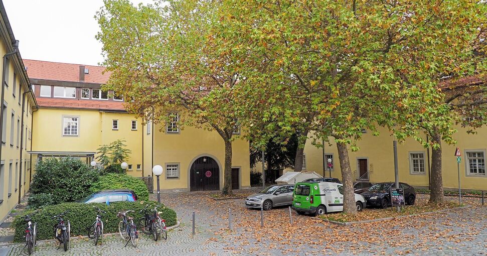 Ehrenhof: Auch die Höfe zwischen Scala, Rathaus und Kulturzentrum könnten entsiegelt und grüner gestaltet werden.