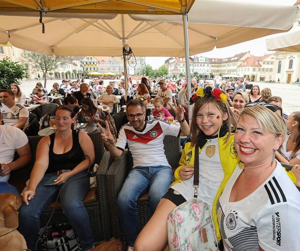 WM 2022 In Katar Zwischen Rudelgucken Und Boykott