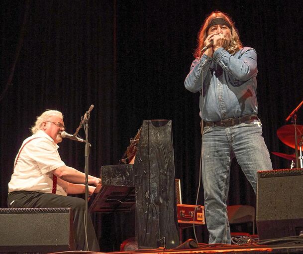 Vielseitiges Programm: Yasi Hofer ist Headlinerin des Abends, für Stimmung sorgt aber auch Blu(e)isiana 22 (Bild). Foto: Andreas Becker