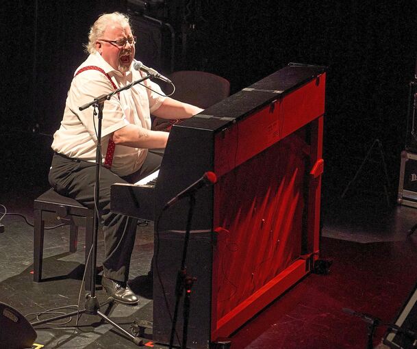 Boogie Woogie vom Feinsten: Steve „Big Man“ Clayton in Aktion. Foto: Andreas Becker