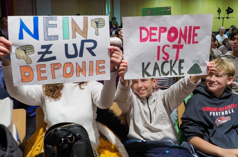 Auch die Jugend hat eine klare Haltung zur Deponie. Bild: Holm Wolschendorf