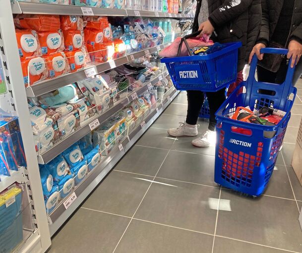 In den Gängen gibt es viel zu entdecken. Das niederländische Unternehmen bezeichnet sich selbst als „Europas beliebtester Non-Food-Discounter“. Foto: Stephanie Bajorat