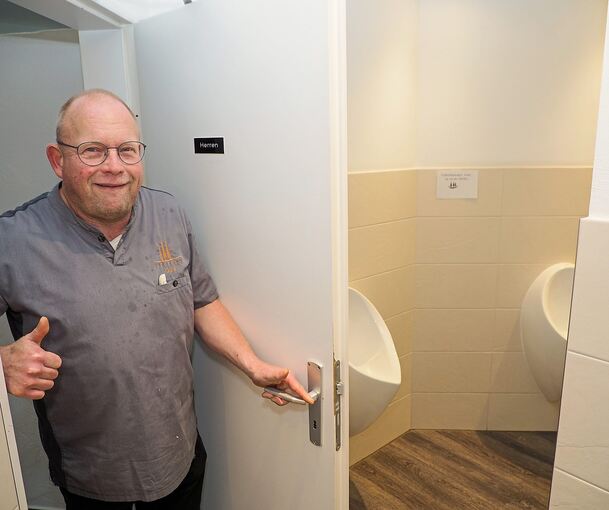 Frank Gulewitsch, Inhaber des Il Boccone am Ludwigsburger Marktplatz, hält seine Toiletten immer sauber. Sein Restaurant ist wie viele andere in der Stadt auch Teil der Initiative „Die nette Toilette“. Foto: Holm Wolschendorf