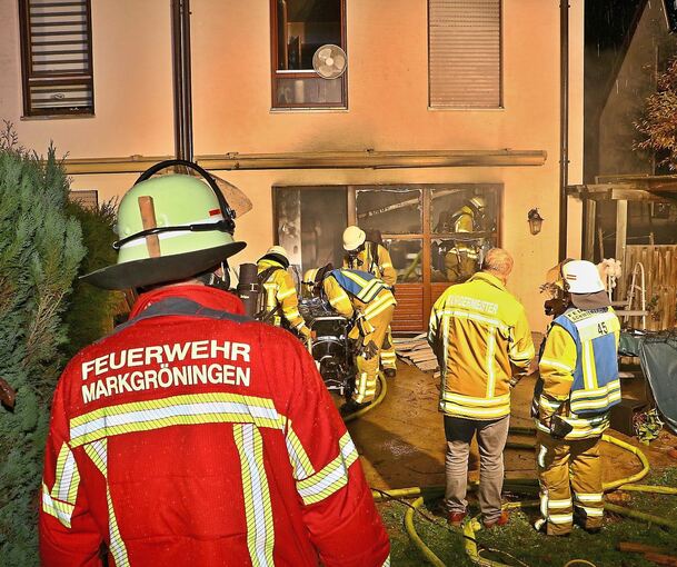 Die Wohnung im Erdgeschoss ist völlig ausgebrannt. Foto: KS-Images.de/Andreas Rometsch