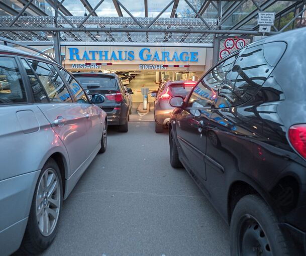 Der Unfall ereignete sich beim Ausfahren aus der Garage.