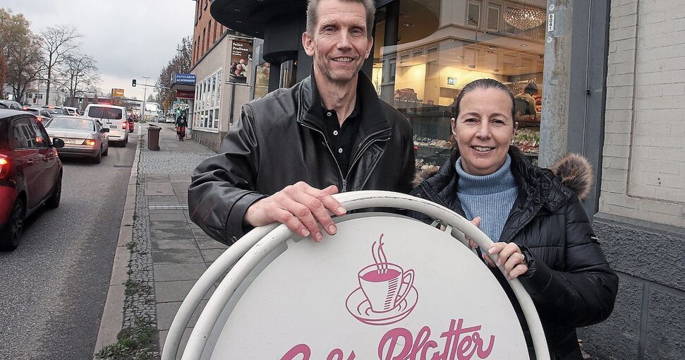 Die beiden aus der Bäckerei: Bettina und Eberhard Blatter vor ihrem Café.Foto: Alfred Drossel