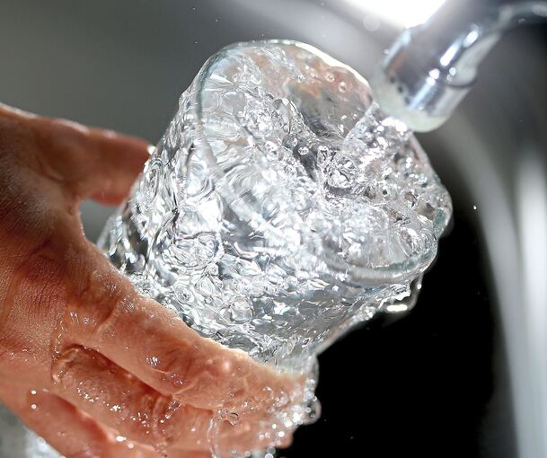 Die Gebühren für Wasser und Abwasser waren in Eberdingen lange stabil – doch für 2026 wird mit teils deutlichen Erhöhungen gerechnet.