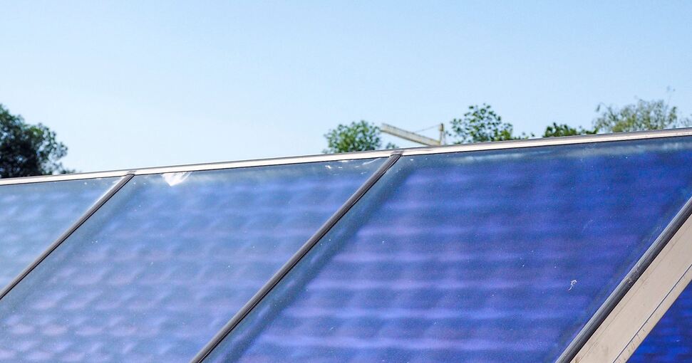 Sauberer Strom aus den Strahlen der Sonne: Ein Investor hat offenbar Interesse bekundet, beim Umspannwerk Pulverdingen Freiflächen-Photovoltaikanlagen zu errichten. Foto: Holm Wolschendorf
