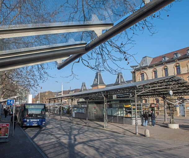 So sieht es nicht mehr lange aus: Der Zentrale Omnibusbahnhof (ZOB) soll im Herbst 2024 umgestaltet werden. Archivfoto: Holm Wolschendorf