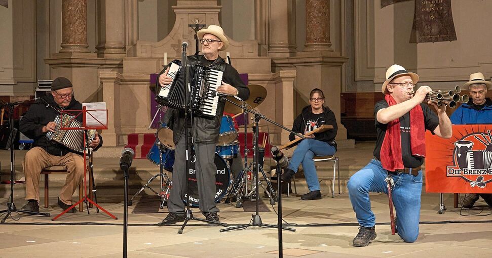 „Wir spielen euch in Grund und Boden“. Diesem Motto wurde die Brenz Band mehr als gerecht. Foto: Andreas Becker