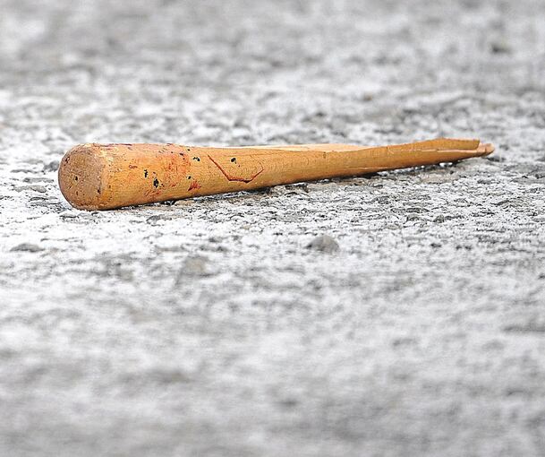 Ein 37-Jähriger ist offenbar am Mittwochabend mit einem Baseballschläger auf einen 32-Jährigen losgegangen.