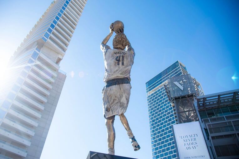 Nowitzki-Statue