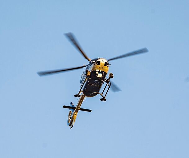 Ein Polizeihubschrauber im Einsatz. Ein Polizeihubschrauber im Einsatz.