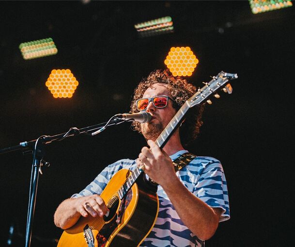 Der Ludwigsburger Singer-Songwriter Benjakob.