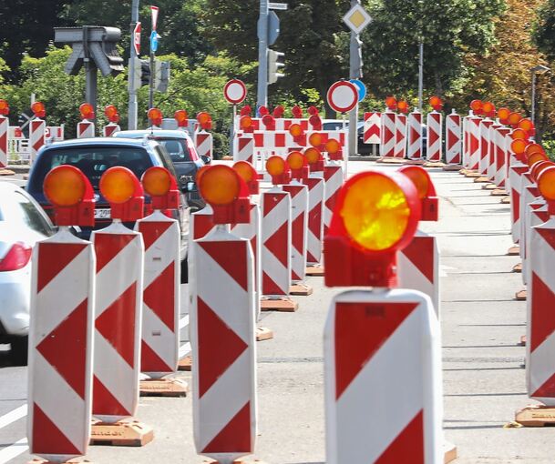 Die Arbeiten an der Anschlussstelle, wo unter anderem eine Abbiegespur auf die A 81 verlängert wird, sind laut den Zuständigen im Plan. Symbolfoto: Ramona Theiss