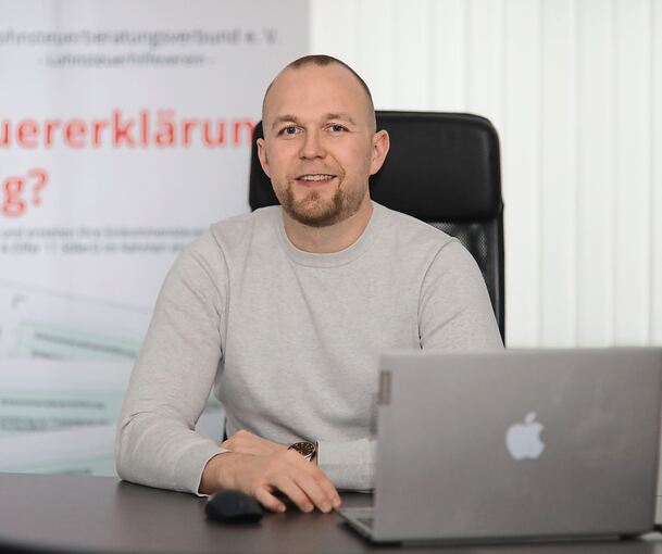 Marco Griebenow berät rund 400 Arbeitnehmer, Rentner und Pensionäre in Sachen Einkommensteuer. Foto: Ramona Theiss