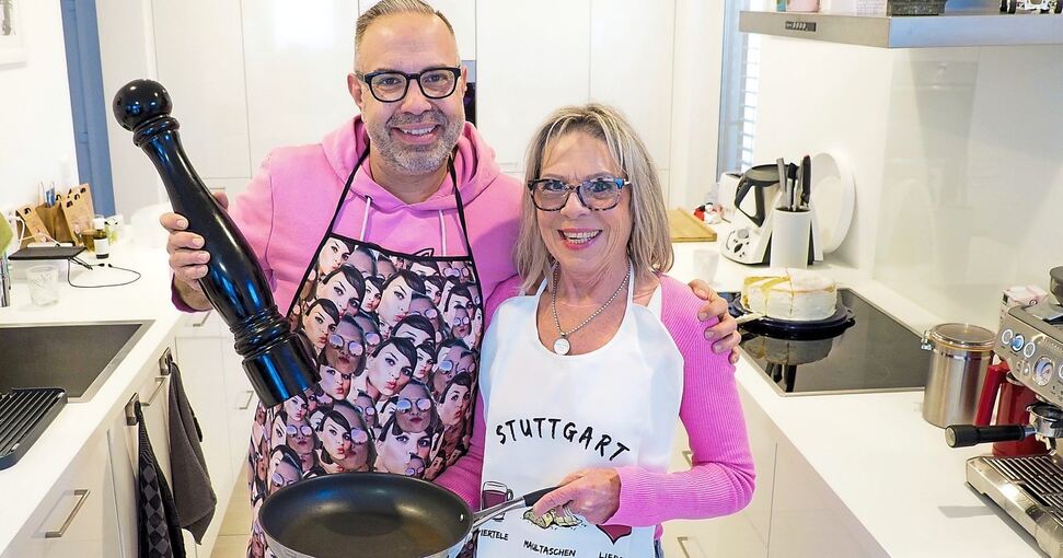 40 und 30 Punkte: Mitstreiterin Babs freut sich über das seltene Ergebnis von Sieger Thomas aus Asperg. Einen Konkurrenzkampf gab es ohnehin nicht. Archivfoto: Holm Wolschendorf