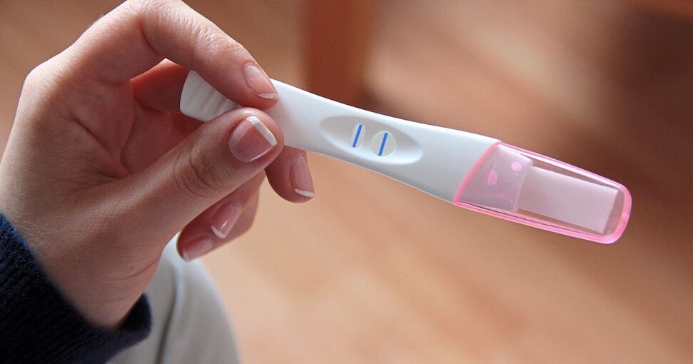 Schwanger werden – für viele Paare ist das gar nicht so einfach. Ihnen kann eine Kinderwunschbehandlung helfen. Foto: Mascha Brichta/dpa