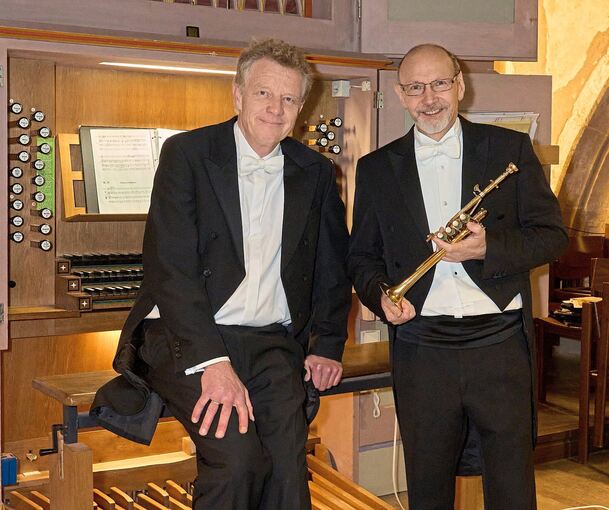 Weiter musikalischer Bogen: Paul Theis (links) und Bernhard Kratzer. Foto: Andreas Becker