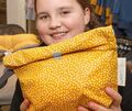 Josephine Priebe zeigt die Wetbag - die neuste Entwicklung aus dem Hause "Liebes von Priebes".