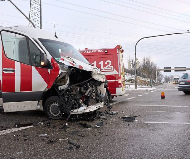 An der Weinstraßenkreuzung hat es heute Morgen wieder einen Unfall gegeben. Foto: Foto: Andreas Becker