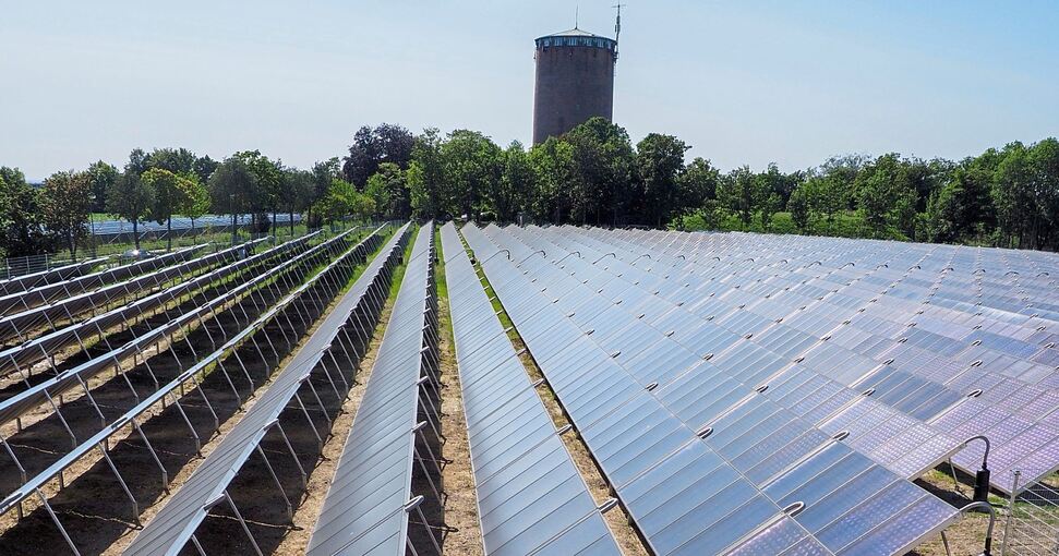 Noch ist die Anlage am Römerhügel in Ludwigsburg der größte Solarpark im Kreis. Archivfoto: Holm Wolschendorf