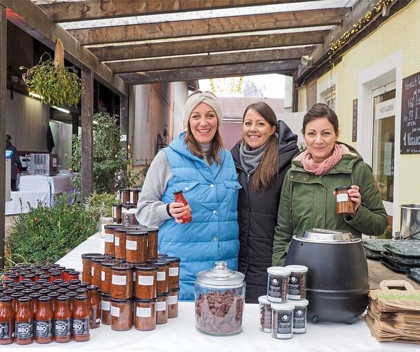 Die drei Leutenecker-Schwestern Anja, Nina und Sara (v.l.) haben sich wieder einiges einfallen lassen für ihre Gäste. Archivfoto: Holm Wolschendorf