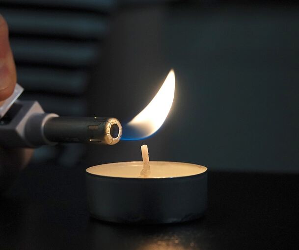 Wenn es keinen Strom gibt, müssen Kerzen Licht geben.