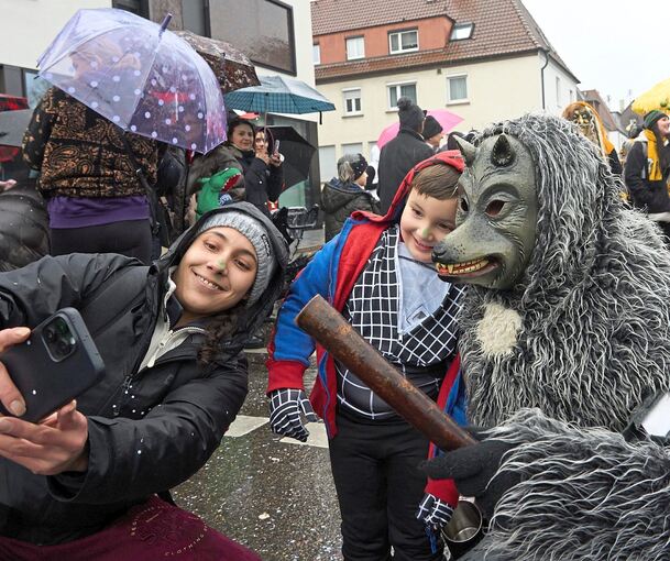 Selfie mit einem Wolf – wo sonst kann man das schon bekommen?