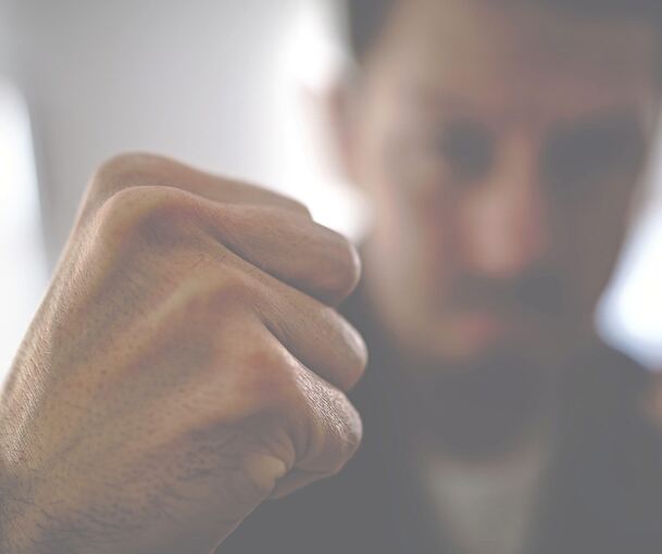 Mehrere Personen sind in der Myliusstraße aufeinander losgegangen.