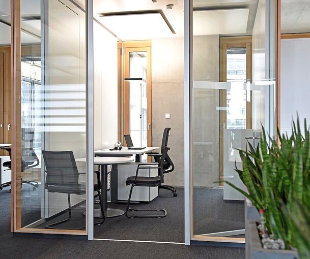 Für Telefonkonferenzen sind Einzelbüros nutzbar. Foto: W&W