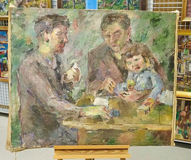 Das Familienbild auf der Rückseite. Foto: Holm Wolschendorf