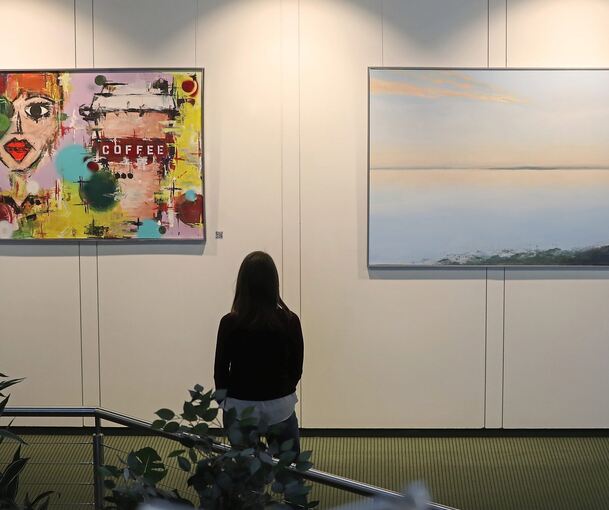 Arbeiten von Ulrich Zeh und Annina Fründ in der Schau im Kreishaus. Foto: Ramona Theiss