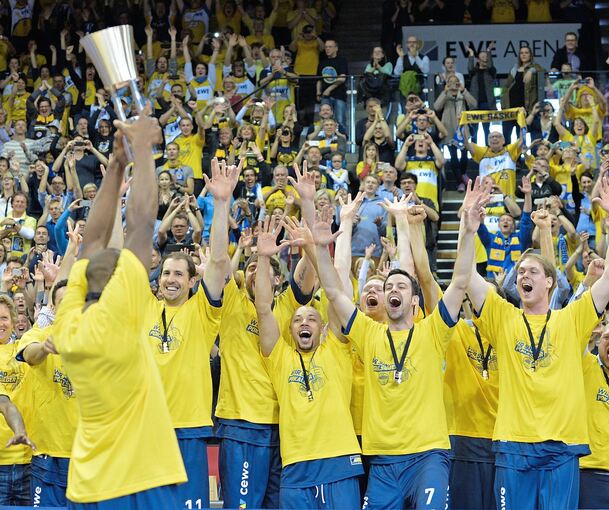 Der letzte Titel der EWE Baskets Oldenburg liegt acht Jahre zurück. Nun soll sich an gleicher Stelle der Triumph in der eigenen Arena wiederholen. Foto: Carmen Jaspersen/dpa