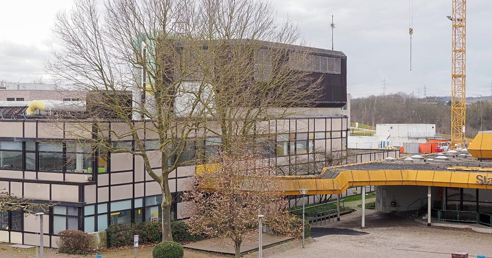 Im Erdgeschoss der alten Oscar-Paret-Schule in Freiberg soll eine Unterkunft für 80 bis 90 Flüchtlinge entstehen. Foto: Holm Wolschendorf