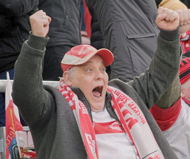 Erwin Siegels Jubel beim 2:0 des VfB Stuttgart gegen Köln. Foto: VfB-TV/p