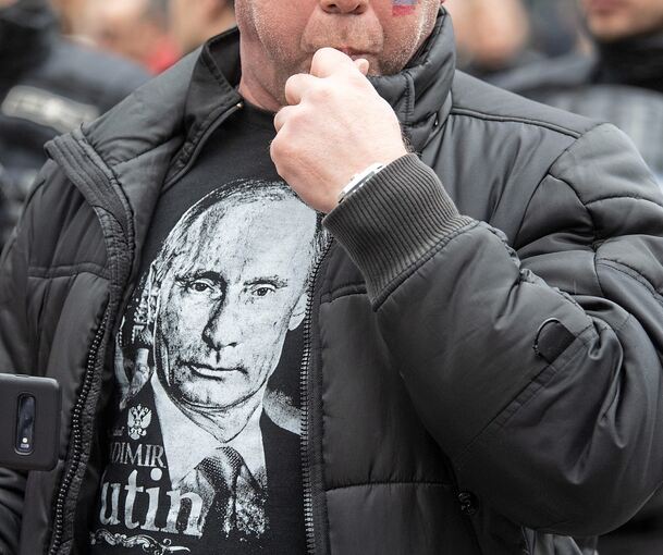 Putins Krieg verschärft auch die Online-Hetze – in beide Richtungen.Foto: Boris Roessler/dpa
