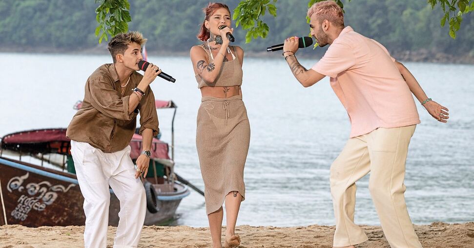 Peris Achilleas Grigoriadis (25) aus Pleidelsheim ( links) ist am Samstag beim sogenannten Recall bei „Deutschland sucht den Superstar“ zu sehen. Er singt zusammen mit Jill Lange und Fatih Yüksel am Strand von Coconut Island in Thailand. Foto: RTL/Ma