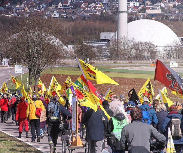 Rund 300 Personen nehmen an der Demonstration teil. Foto: Alfred Drossel