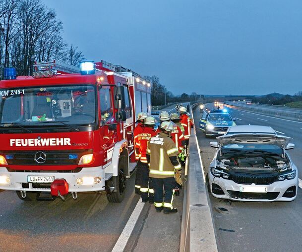 Die Münchinger Feuerwehr war am Sonntagmorgen als Ersthelfer bei dem Unfall auf der A 81 gefragt. Foto: Rometsch/Feuerwehr Korntal-Münchingen