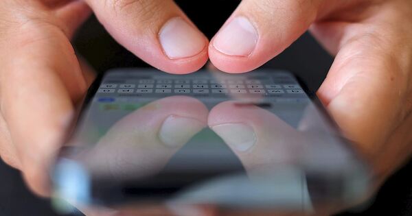 Nach-Bitte-das-zu-unterlassen-Unbekannter-schl-gt-26-J-hrigem-am-Asperger-Bahnhof-ins-Gesicht