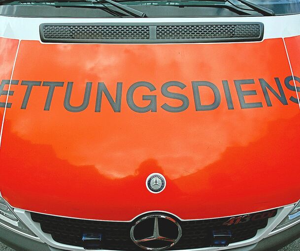 Die vier Verletzten wurden vom Rettungsdienst in Krankenhäuser gebracht. Symbol
