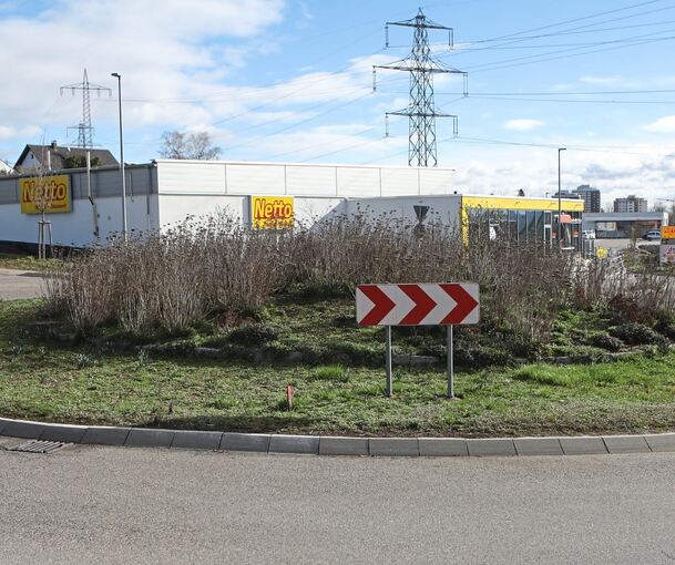 Kreisverkehr im Ditzinger Ortsteil Hirschlanden: Im April beginnen hier monatelange Bauarbeiten. Foto: Ramona Theiss