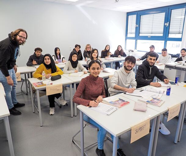 An der Erich-Bracher-Schule werden Flüchtlinge auf den Beruf vorbereitet. Dabei spielt der Erwerb der deutschen Sprache eine zentrale Rolle. Foto: Holm Wolschendorf