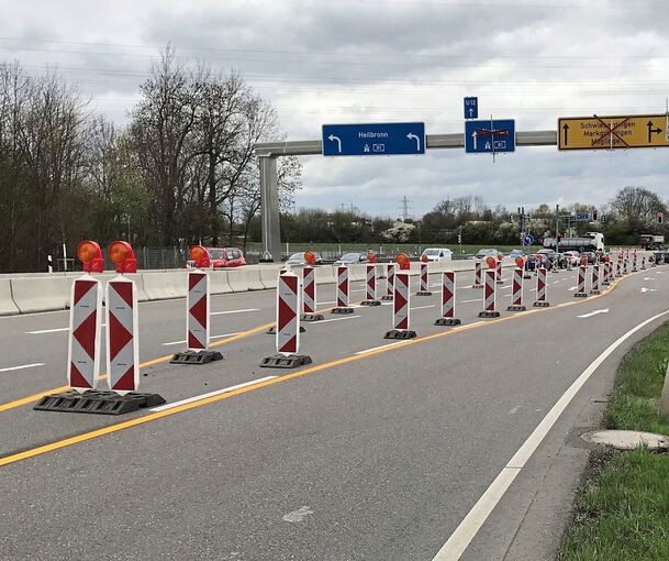 In der Anschlussstelle Ludwigsburg-Süd wird seit Montag die Fahrbahn und eine Brücke saniert, Richtung Stuttgart wird man umgeleitet. Foto: Julia Schweizer