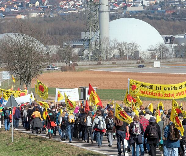 Demonstranten ziehen vor das GKN Neckarwestheim. Archivfoto: Alfred Drossel/LKZ